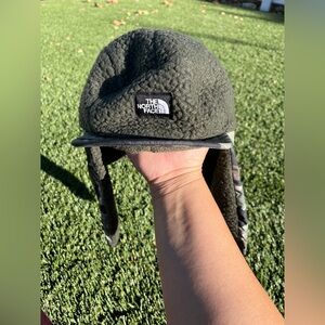 The North Face Kids Camo/Olive Fleece Hat S/P/Like New (RSB Bin 4)